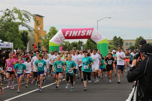 people running marathon